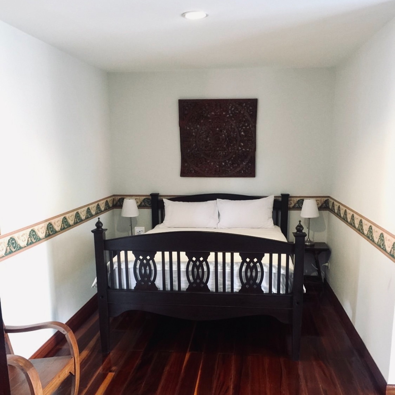 A comfortable guest room — Lyndale Lodge