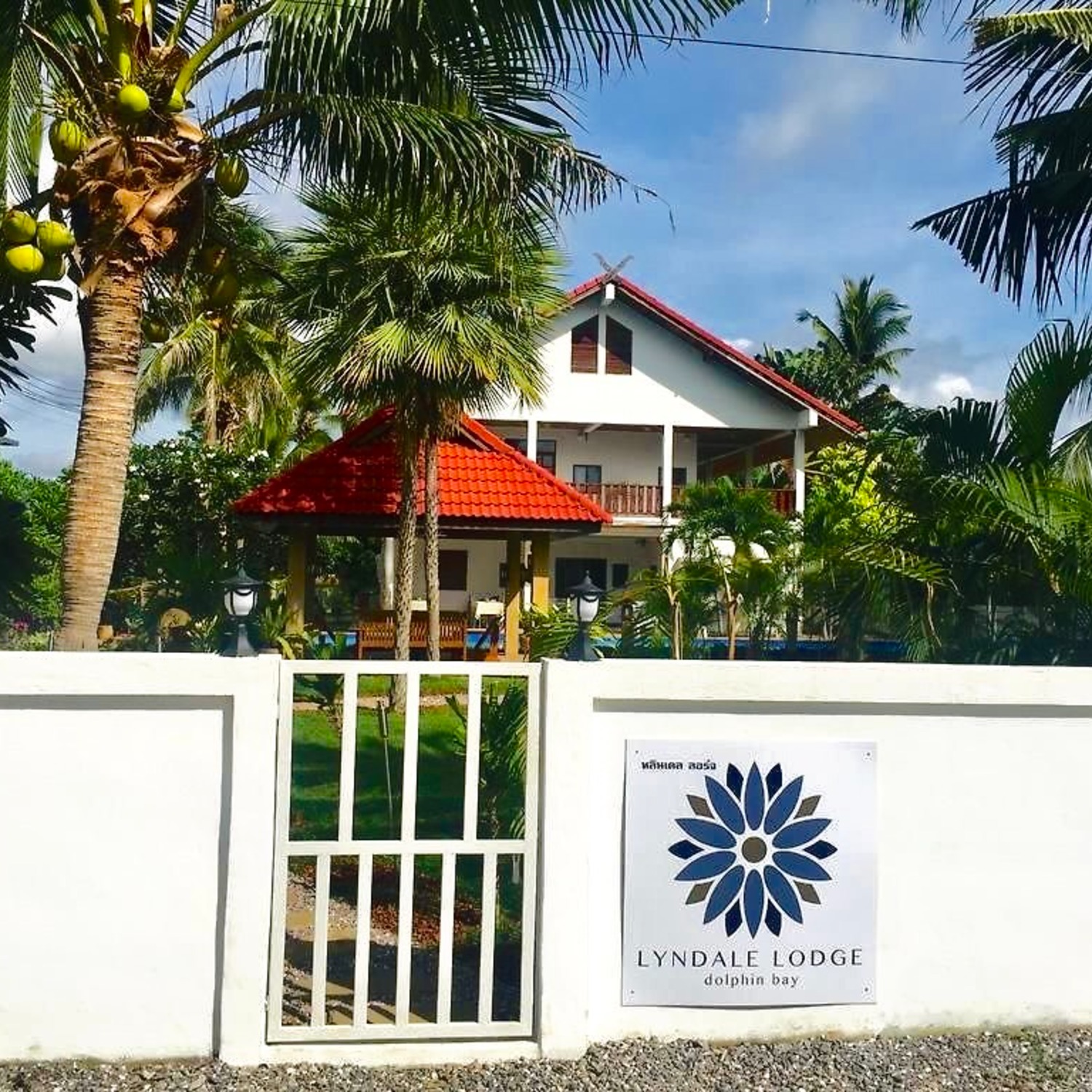 Lodge entrance — Lyndale Lodge