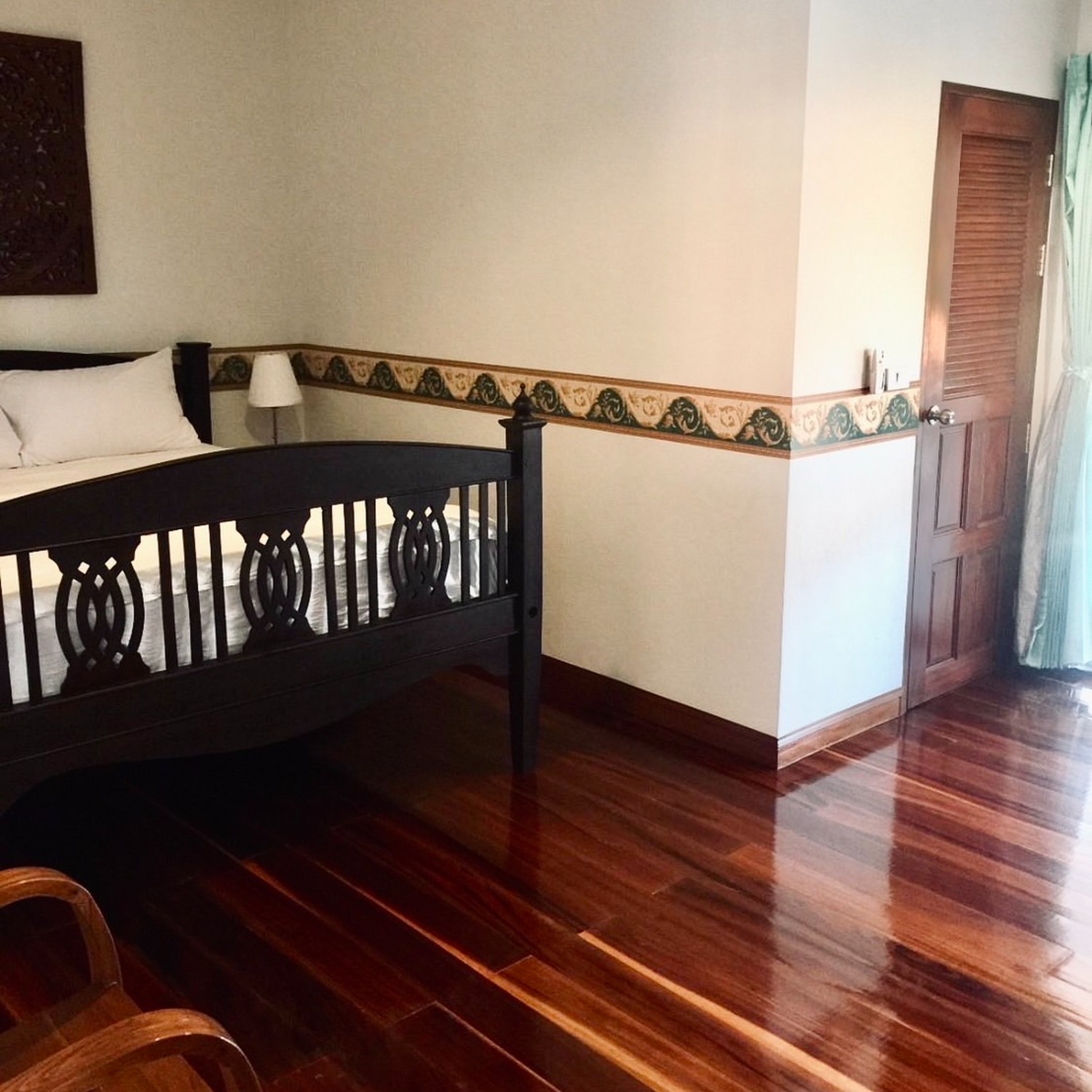 Premium Double Room at Lyndale Lodge with a queen bed and polished hardwood floor