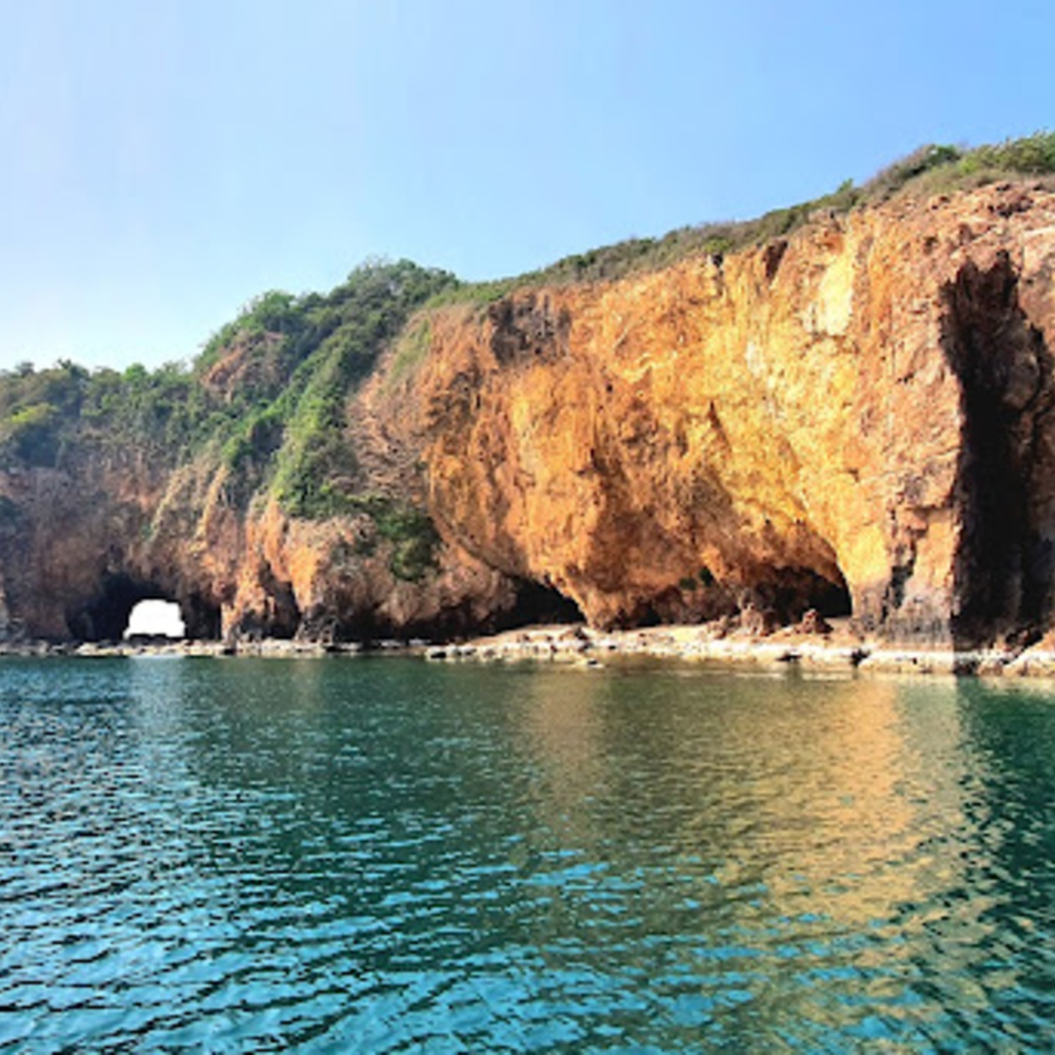 Turquoise water and golden cliffs at Koh Talu island off Prachuap, near Lyndale Lodge